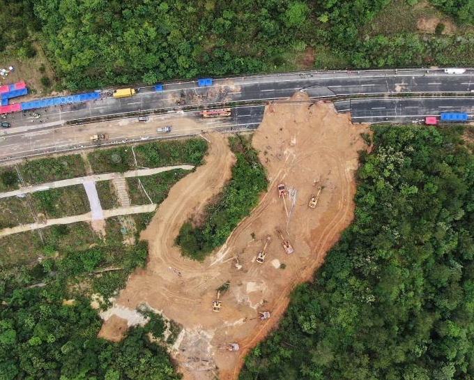 习近平对广东梅州市梅大高速茶阳路段塌方灾害作出重要指示