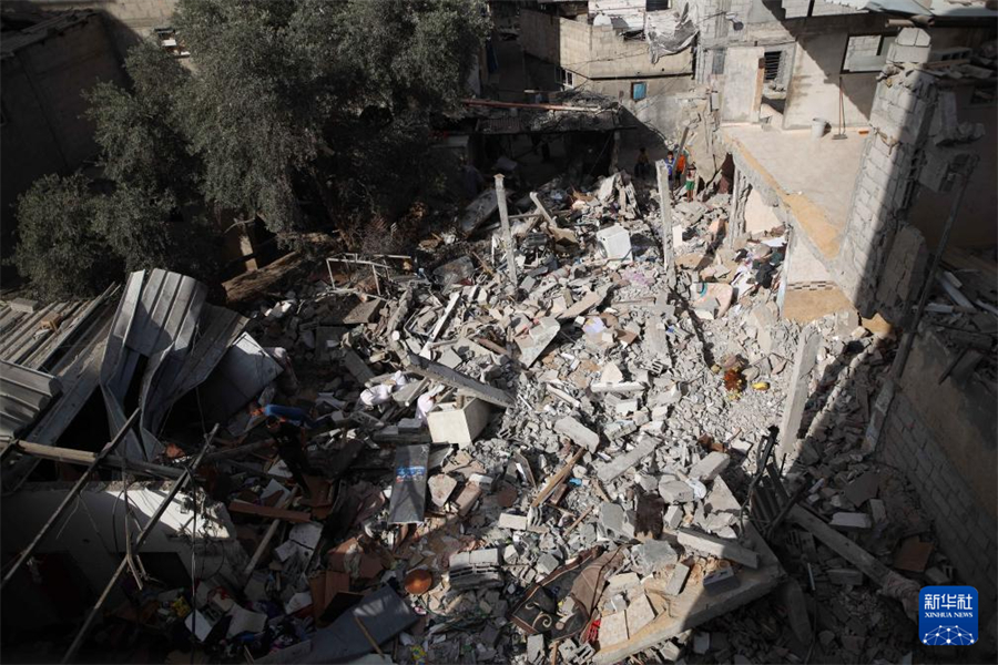 以军轰炸加沙地带中部努赛赖特难民营