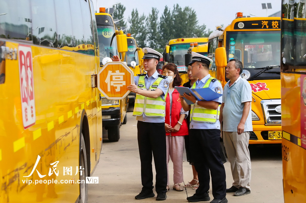 安徽淮北：检查校车迎开学