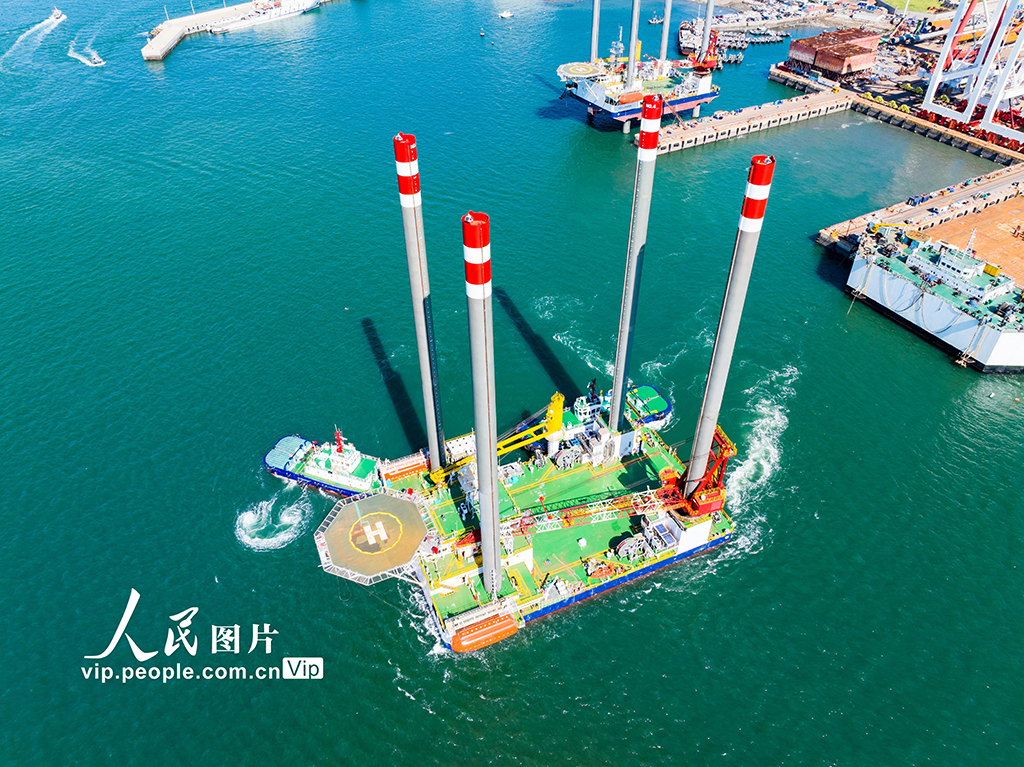 山东青岛：海上平台进行试航