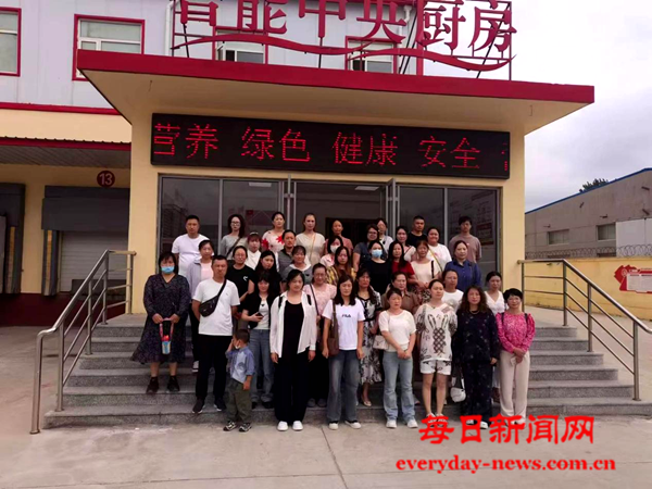 美好“食”光 共创共享——烟台市芝罘区鼎城小学开展“食堂开放日”活动