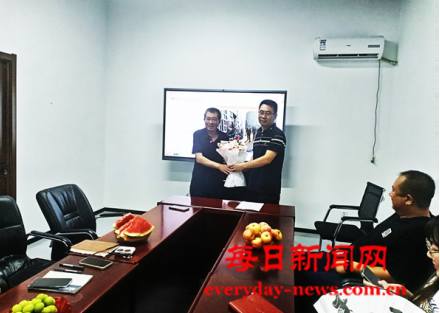 台高新区马山街道滨河社区举办退休老同志欢送会