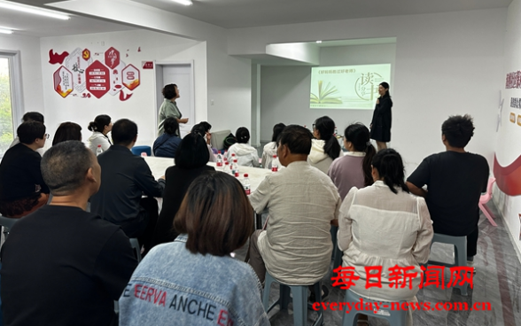 经典与亲情相伴 共读与温馨同行——烟台 高新区马山街道海博社区开展亲子共读会