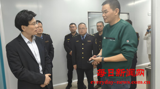 湖北省公安县市场监管局开展“双节”前 食品安全和特种设备安全联合检查