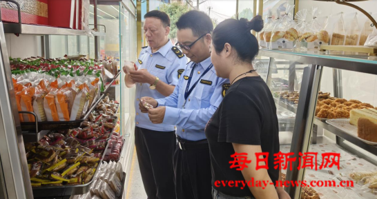 湖北省公安县藕池市场监管所开展“双节”前食品安全专项检查  守护群众“舌尖上的团圆”